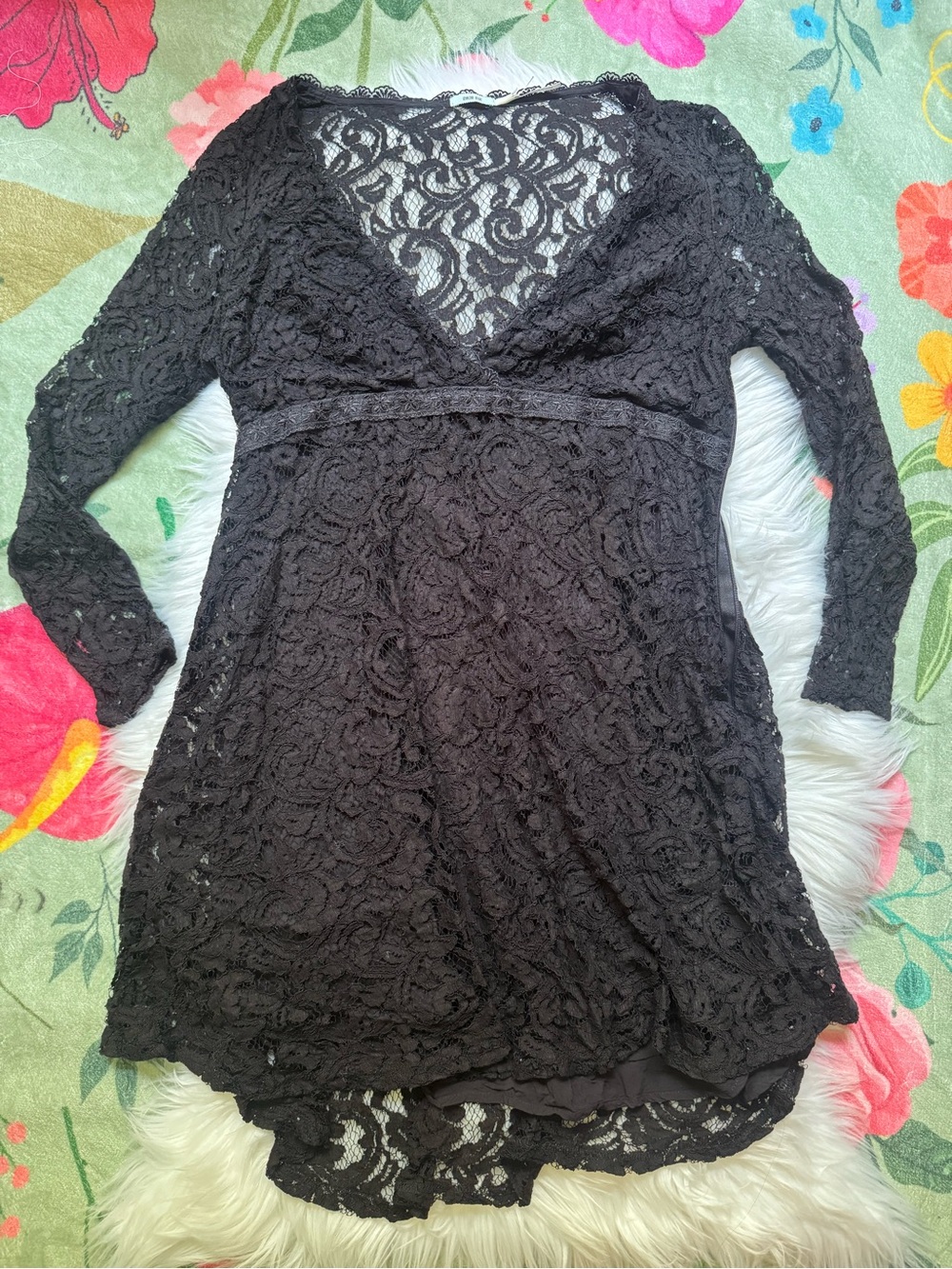 Kimchi Blue Black Lace Long-Sleeve V-Neck Dress